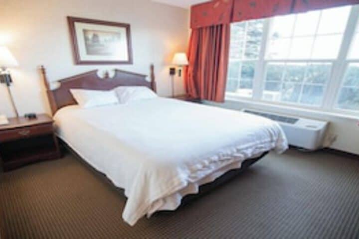 Room 28 of 114