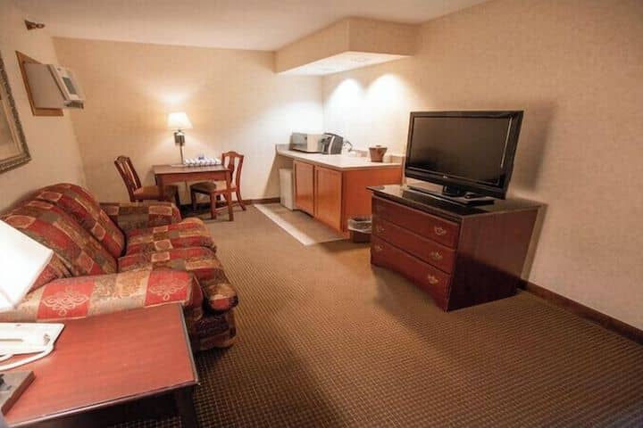 Room 33 of 114